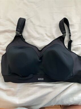 Berlei Black Wireless Molded-Cup Sports Bra